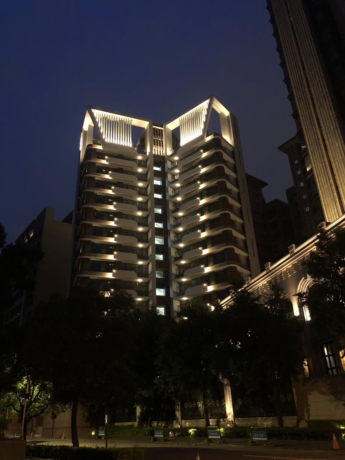 建案外牆燈光